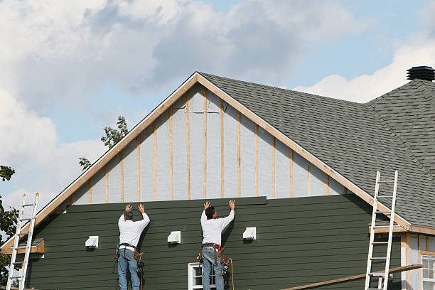 Professional Siding Contractor technician working in Clifton, TX